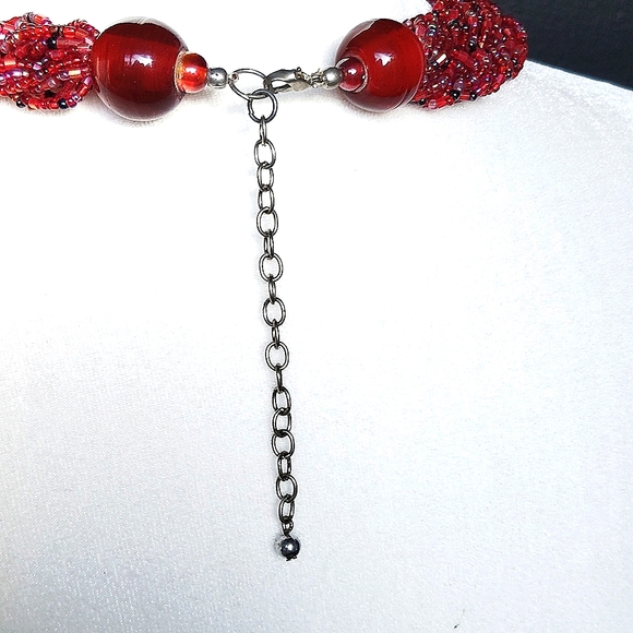 Glass seed bead vintage woven red necklace - Picture 5 of 6